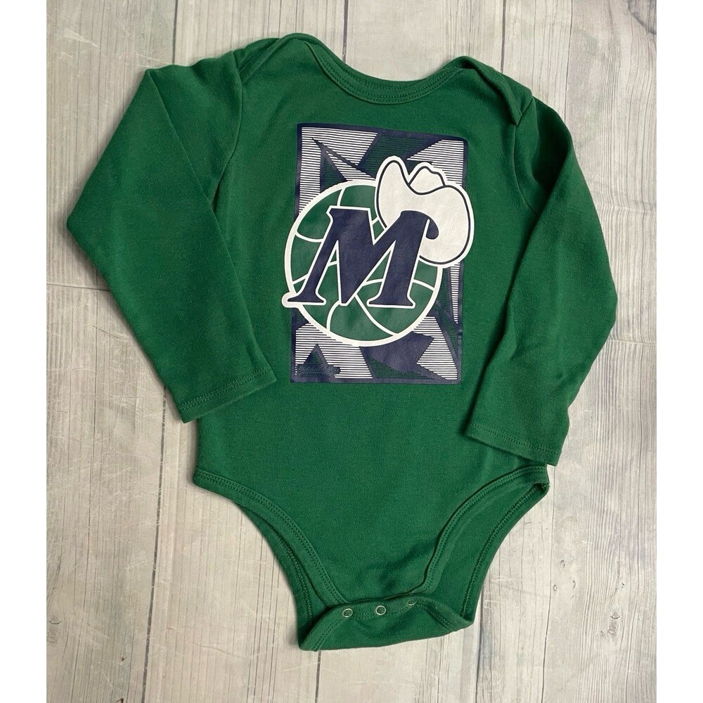 Retro NBA Dallas Mavericks Basketball Toddler Onesie Bodysuit, Size 24 months